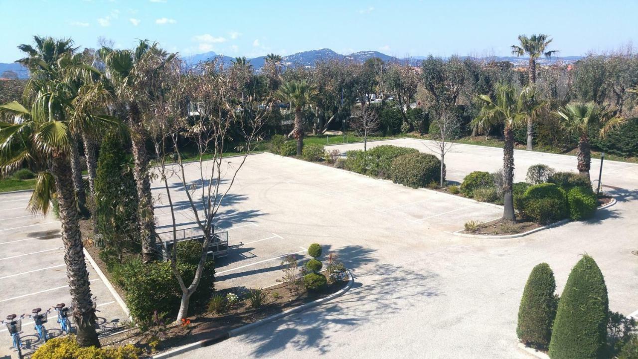 Apartamento Les Ecrins De La Badine - Hameaux Hyères Exterior foto